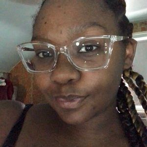 Meet your Posher, Emonie